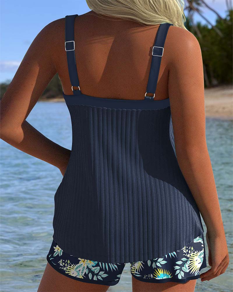 Laluna® stribet tankini med matchende strandshorts i todelt sæt – stilfuld på stranden
