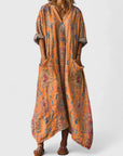 Grazelle - Lang flydende kjole med print i elegant boheme-stil
