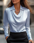 Laureline - Skinnende bluse med plisseret krave - Chic & tidløs