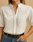 Tylarisse - Elegant hvid bluse til kvinder med raffineret blomsterbroderi
