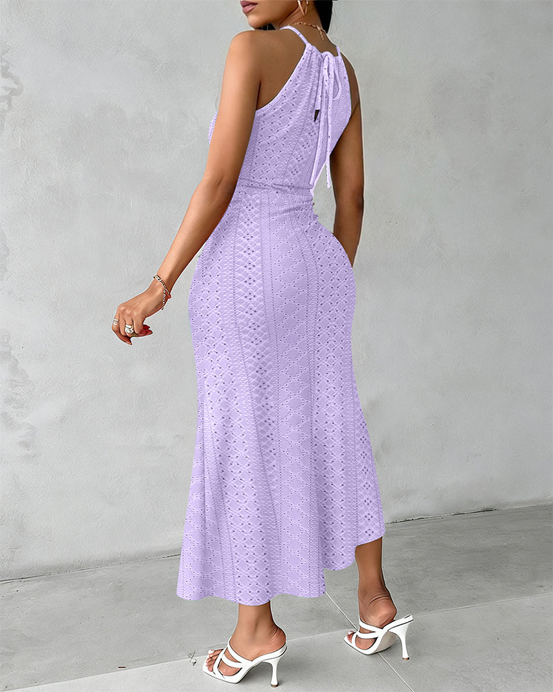 Fynovia - Midikjole til kvinder i hulmønstret jacquard med elegant halterneck og slids