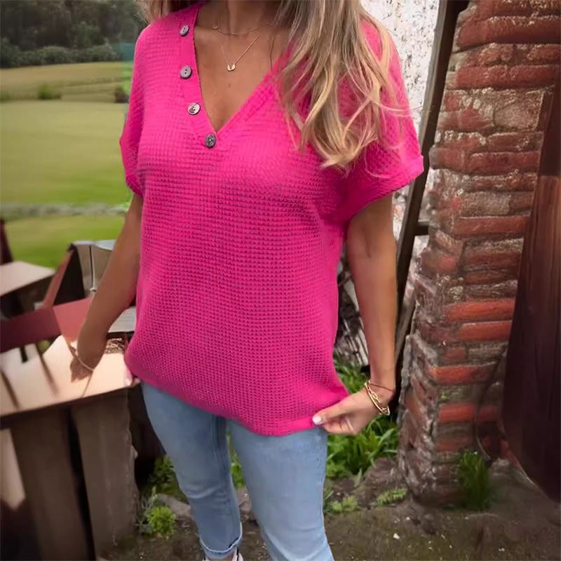 Adina - Stilfuld top med V-hals, korte ærmer og knapper
