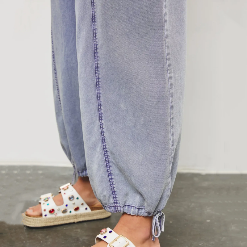 Anja - Denim-jumpsuit med dyb V-hals til kvinder