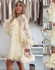 Fleur - Elegant minikjole i blonde med sløjfe