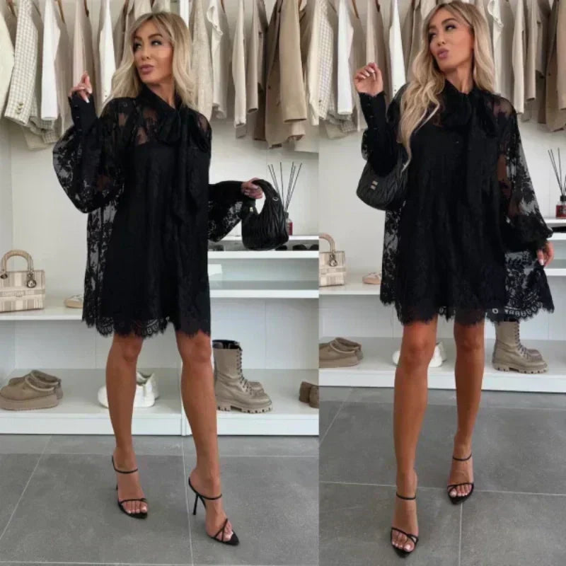 Fleur - Elegant minikjole i blonde med sløjfe