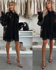Fleur - Elegant minikjole i blonde med sløjfe