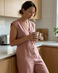 Maevyn - Jumpsuit til damer uden ærmer med knapper og brede ben