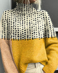 Noelle - Regnbuefarvet rullekravesweater til damer