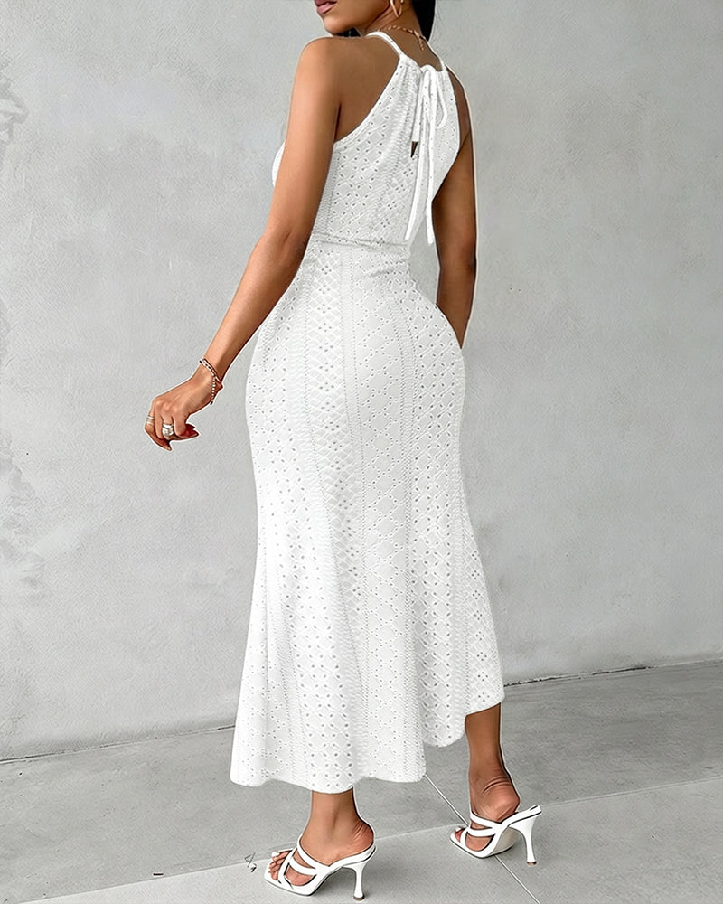 Fynovia - Midikjole til kvinder i hulmønstret jacquard med elegant halterneck og slids